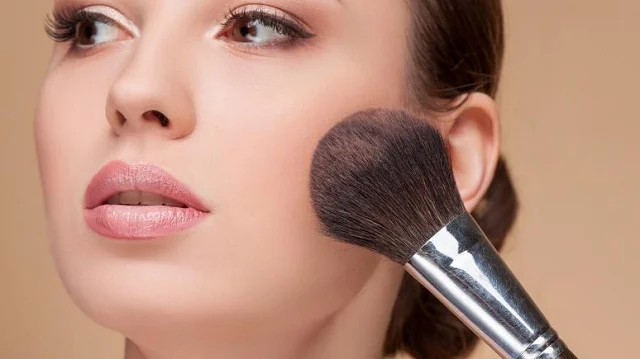 بهترین رژگونه برای پوست چرب