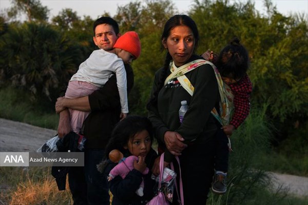 مهاجران محبوس در مرز بین ایالات متحده و مکزیک