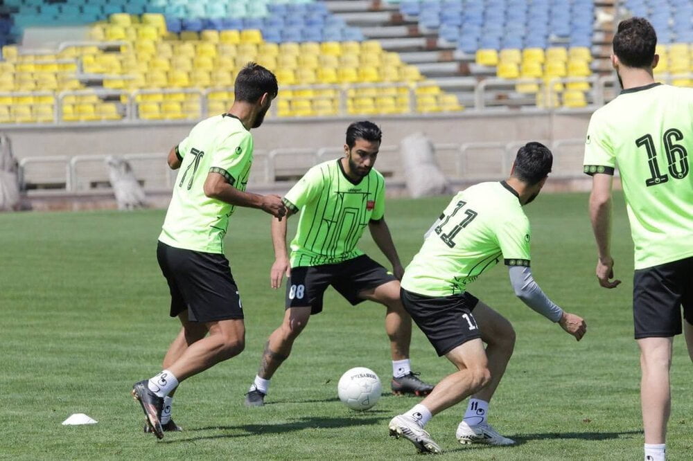 سیامک نعمتی مقابل نساجی تست می‌شود