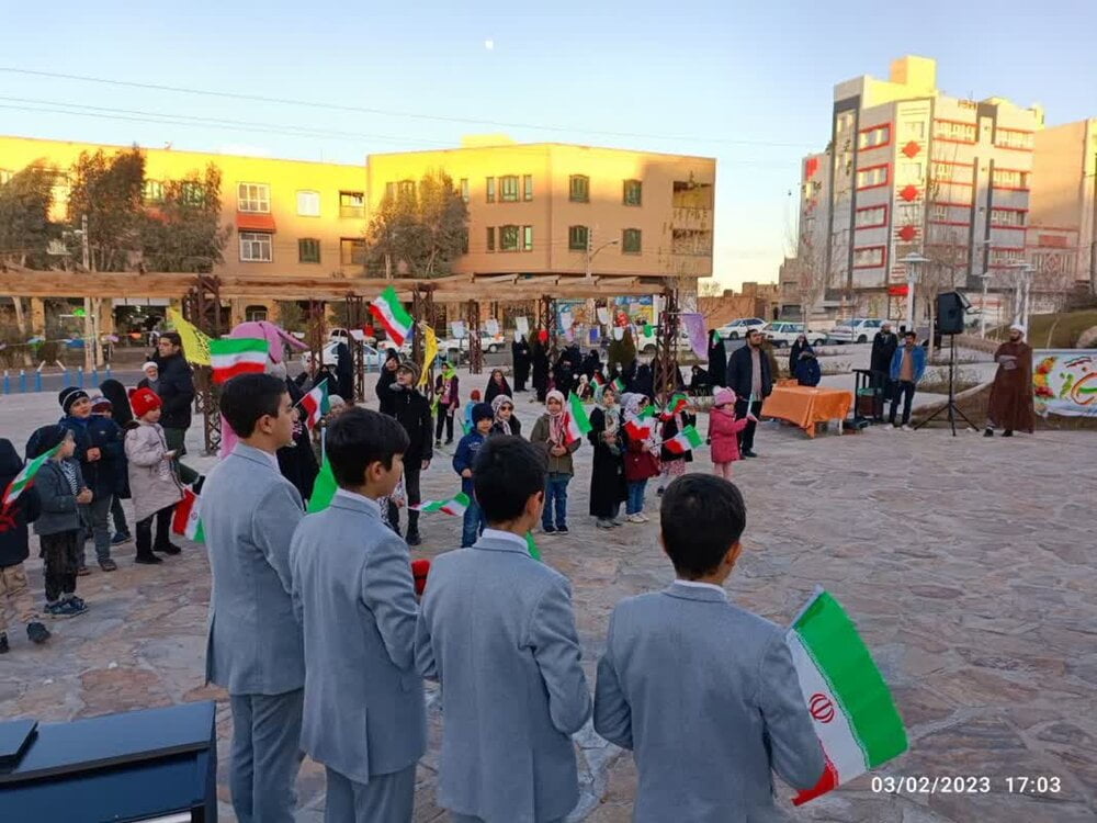 برگزاری سومین روز از جشنواره مردمی "نشاط انقلابی" در بوستان شهید زین‌الدین قم