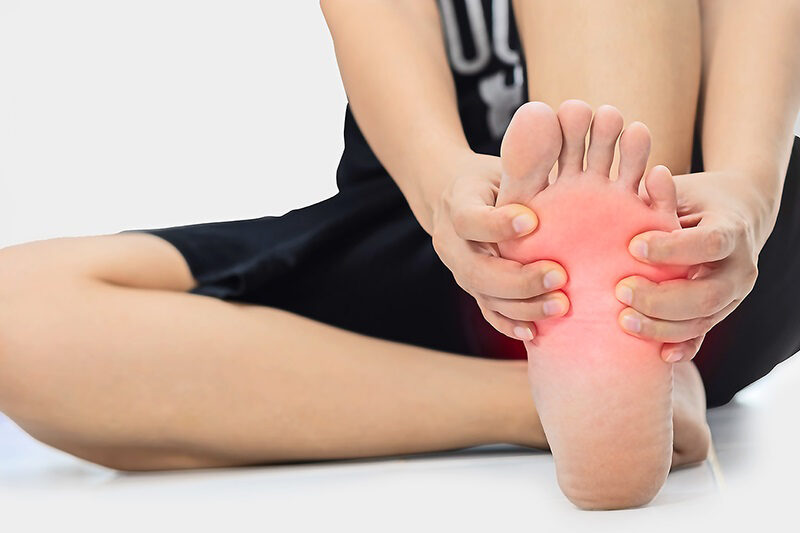 Pain in the soles of the feet Investigating its causes and treatment methods