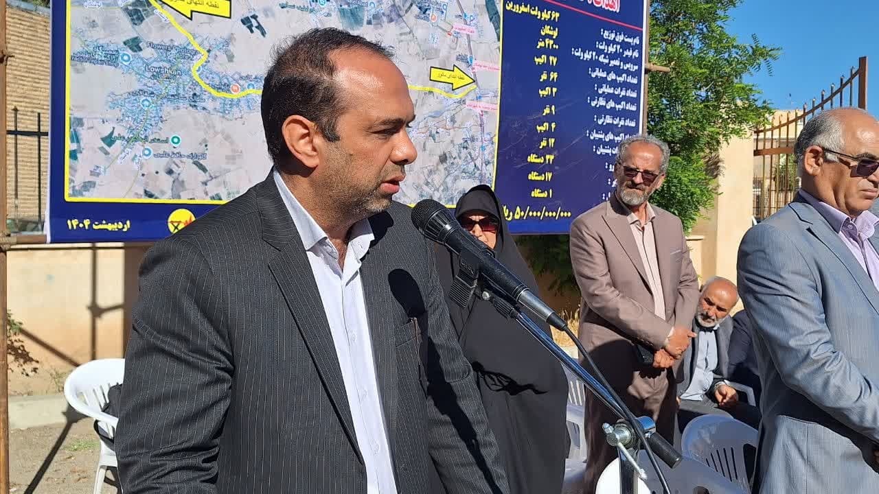 سفر اقدام جهادی سرویس و بهینه سازی خطوط فشار متوسط شبکه های برق در اسفرورین تاکستان اجرا شد
