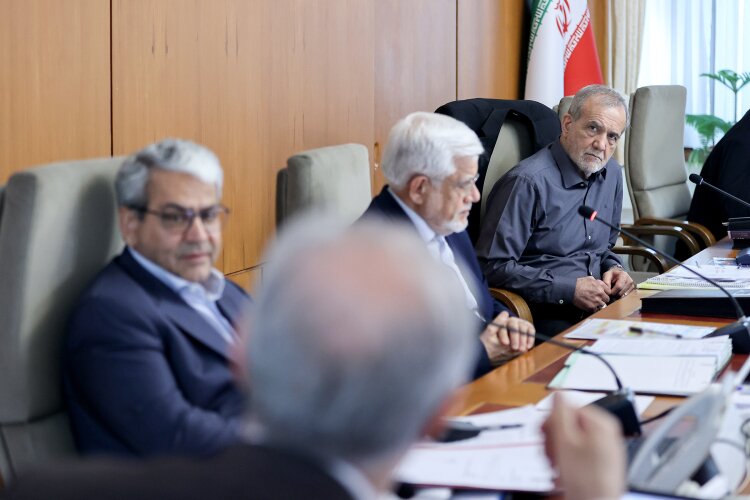 پایان سال | پتروشیمی | وزیر نفت وزیر نفت: از ابتدای خرداد تا پایان سال ماهی یک افتتاح بزرگ در حوزه نفت و پتروشیمی خواهیم داشت
