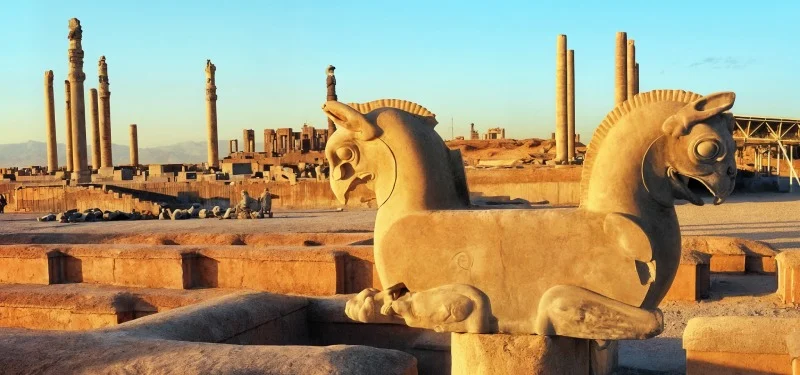 رکوردشکنی فرونشست زمین در ایران؛ زنگ خطر برای تخت‌ جمشید و پاسارگاد